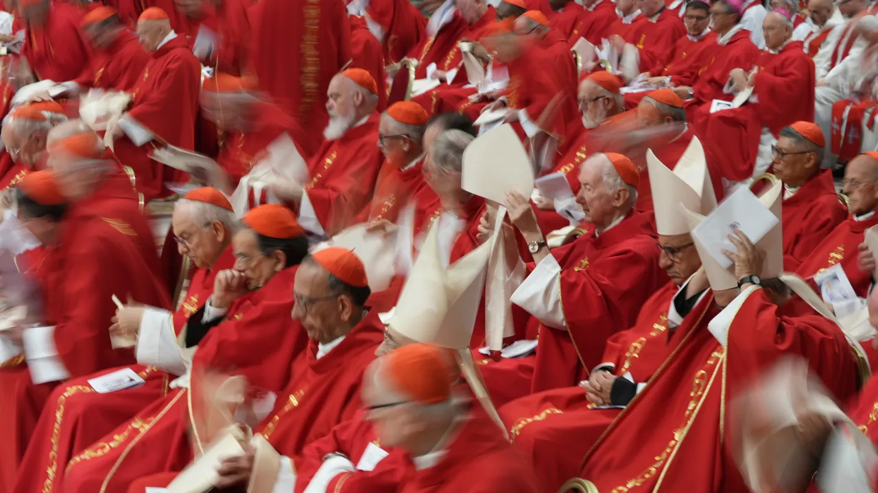 Aba-Cardinal bateganya guhurira muri Shapelle ya Sistine