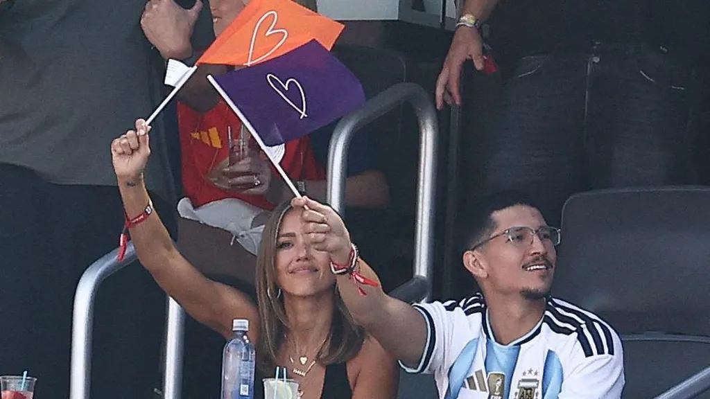Abakinnyi ba filime Jessica Alba na Danny Ramirez