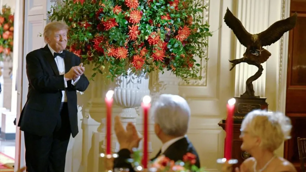 Trump yahaye Xi igishushanyo cya kagoma