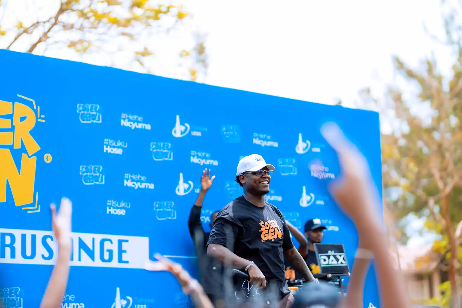 Bruce Melodie yasusurukije abitabiriye umuganda