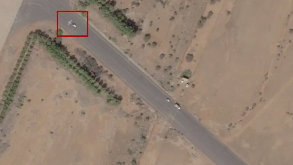 Drone yafashwe amashusho iri kujugunya igisasu
