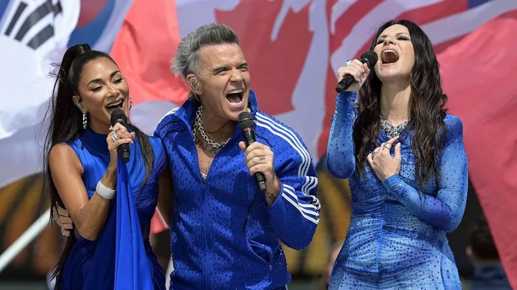 Nicole Scherzinger, Robbie Williams na Laura Pausini baririmbiye hamwe