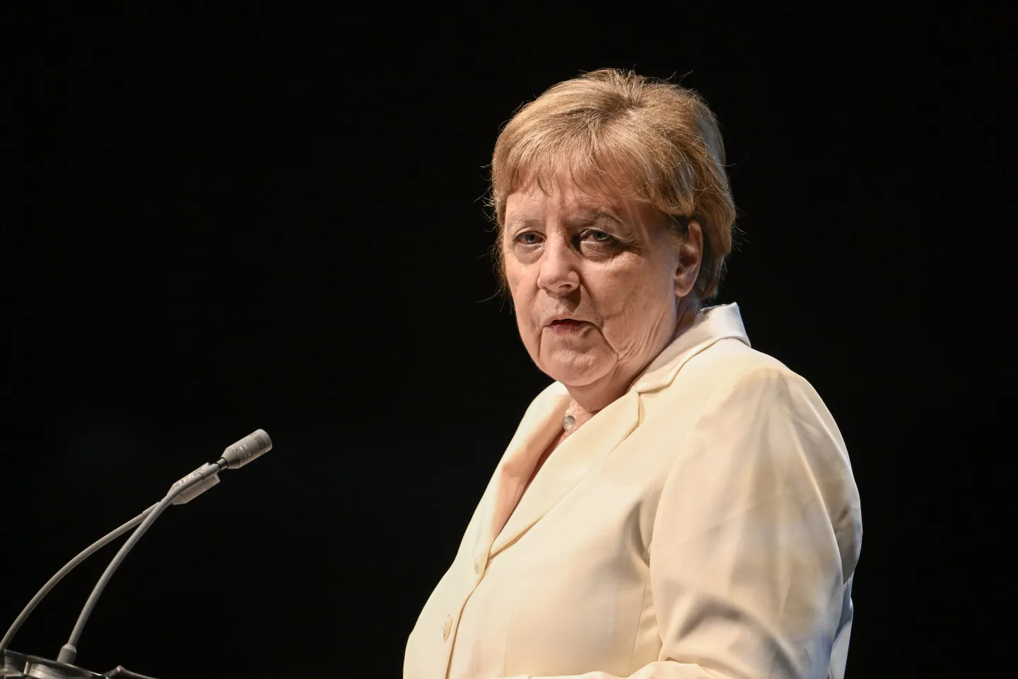 Angela Merkel yavuze ko Musk atakabaye yitwara uko yitwara