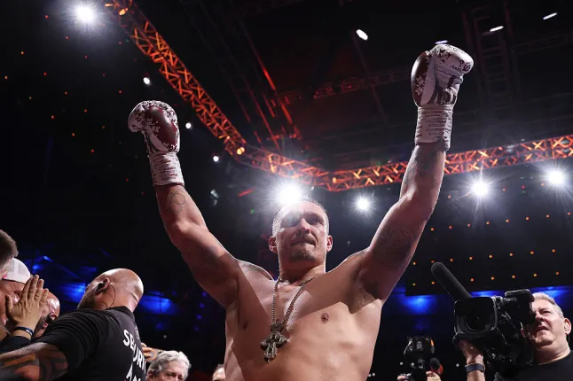 Oleksandr Usyk yabaye indwanyi idatsindwa ku nshuro ya kabiri