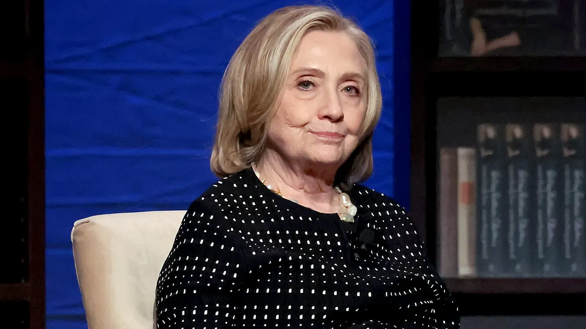 U Burusiya bwerekanye ko Clinton yitwaza Ukraine ngo adafungwa
