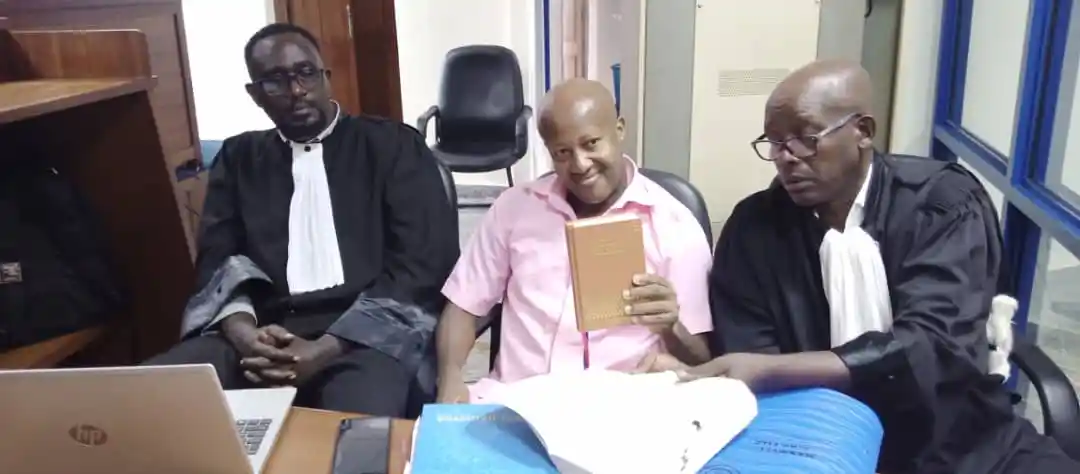 Ibitabo birimo na Bibiliya biri mu byo yakundaga kwitwaza