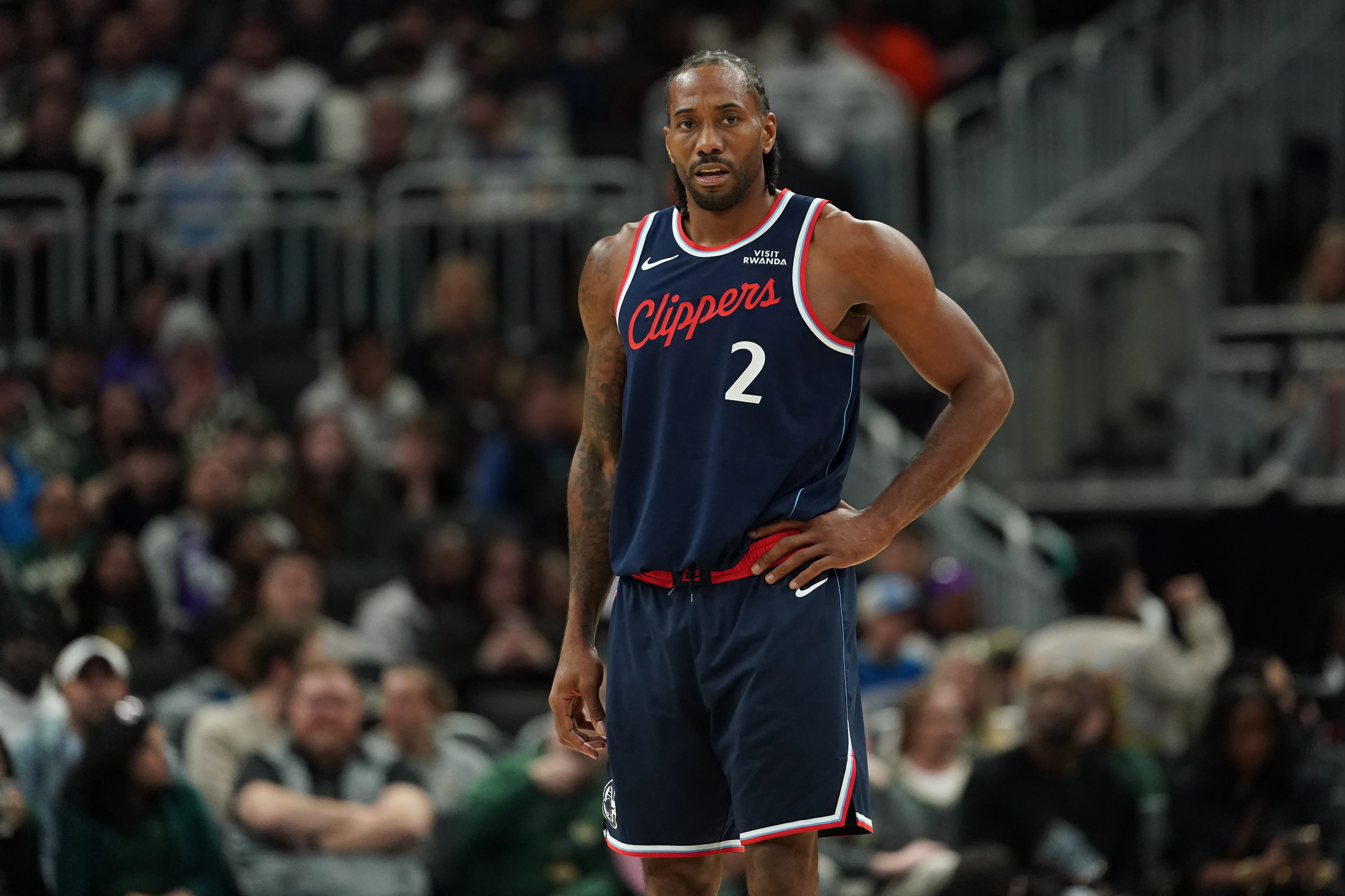 Kawhi Leonard yerekeje muri Toronto Raptors nyuma yo kuva muri LA Clippers aciwe amande