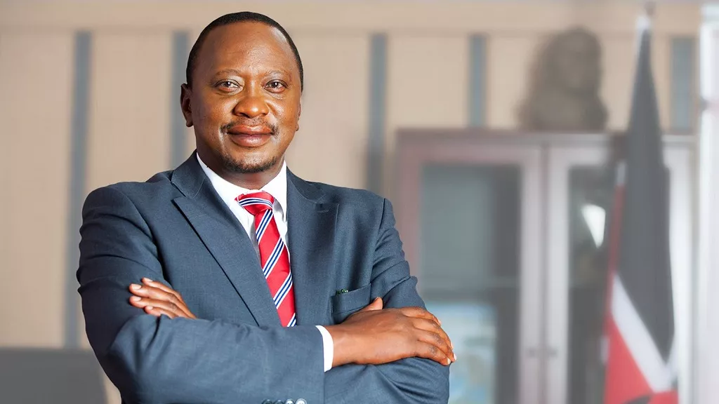 Uhuru Kenyatta ari mu bari bamaze igihe banengwa kwinjira muri politiki