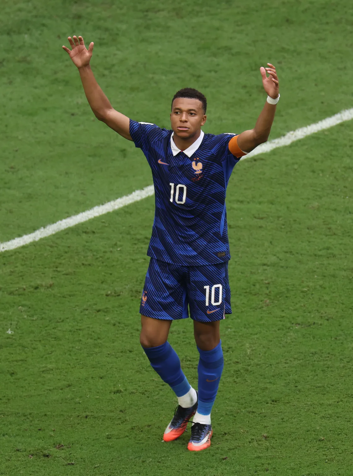Kylian Mbappé yaciye agahigo ko gutsinda ibitego byinshi mu mateka y'Igikombe cy'Isi ndetse ashobora kuba rutahizamu watsinze ibitego byinshi uyu mwaka mu gihe Messi atabona bibiri kuri Espagne