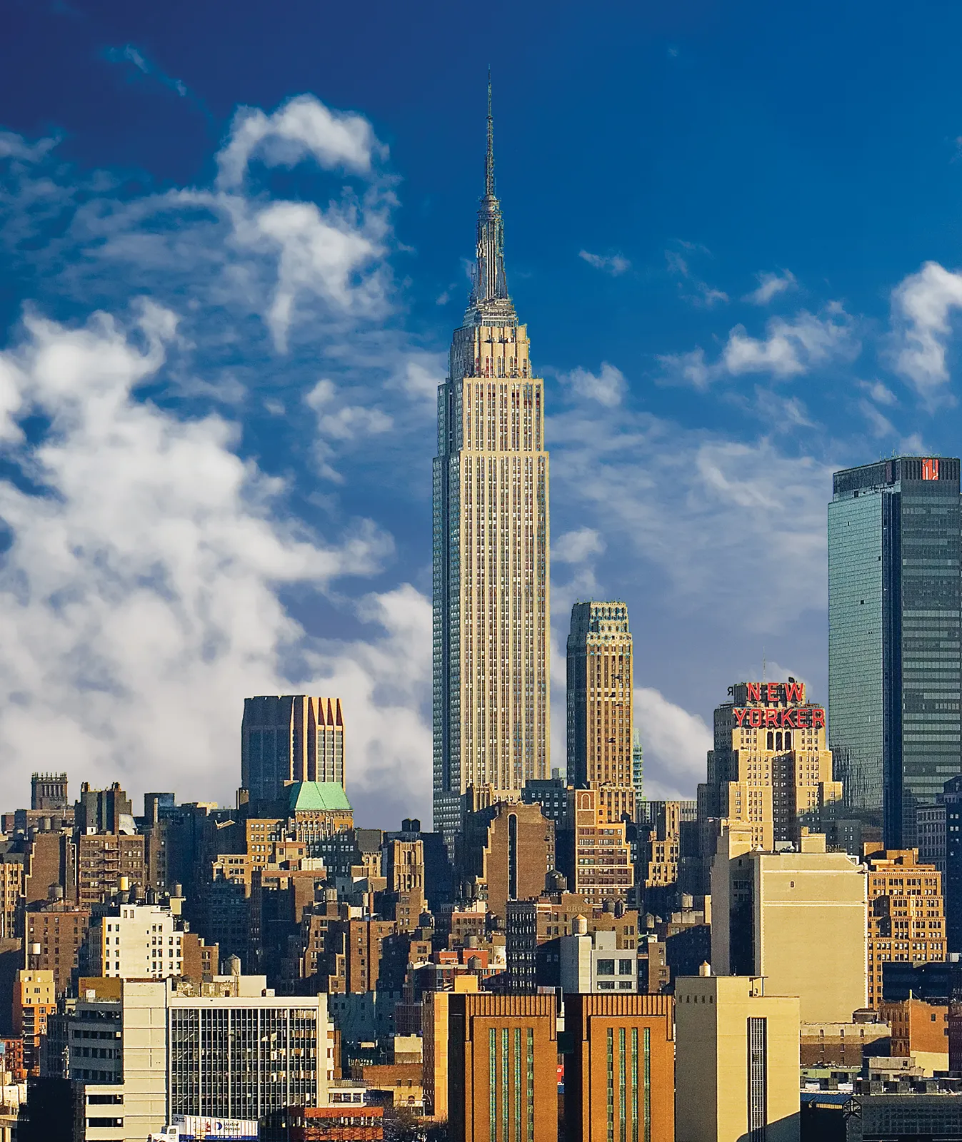 Empire State iri i New York muri Leta Zunze Ubumwe za Amerika ireshya na metero 443