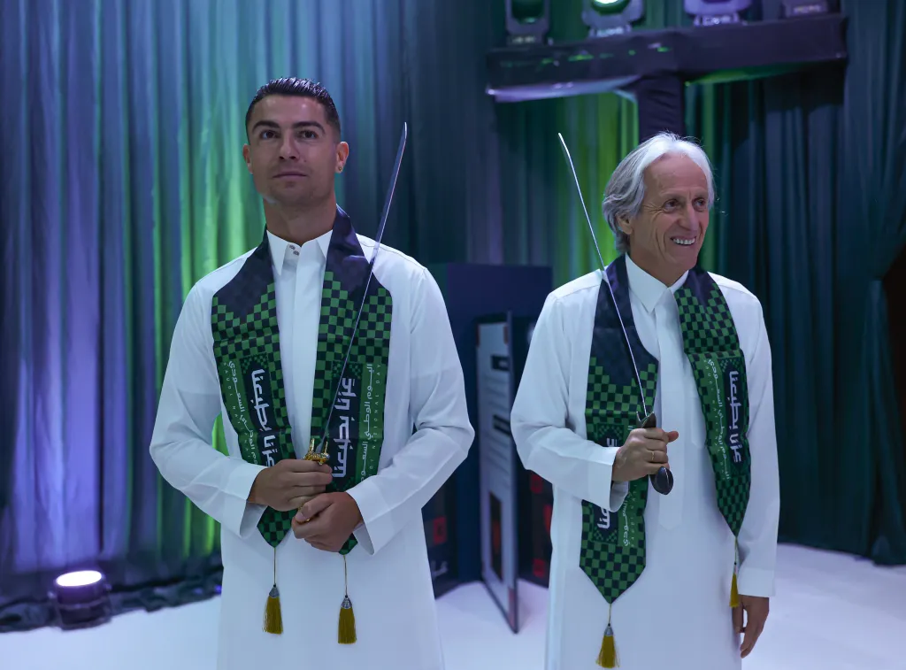 Ronaldo na Jorge Jesus bakoranye muri Al-Nassr ndetse uyu mukinnyi yagize uruhare mu kugira ngo uyu mutoza ahabwe gutoza Portugal