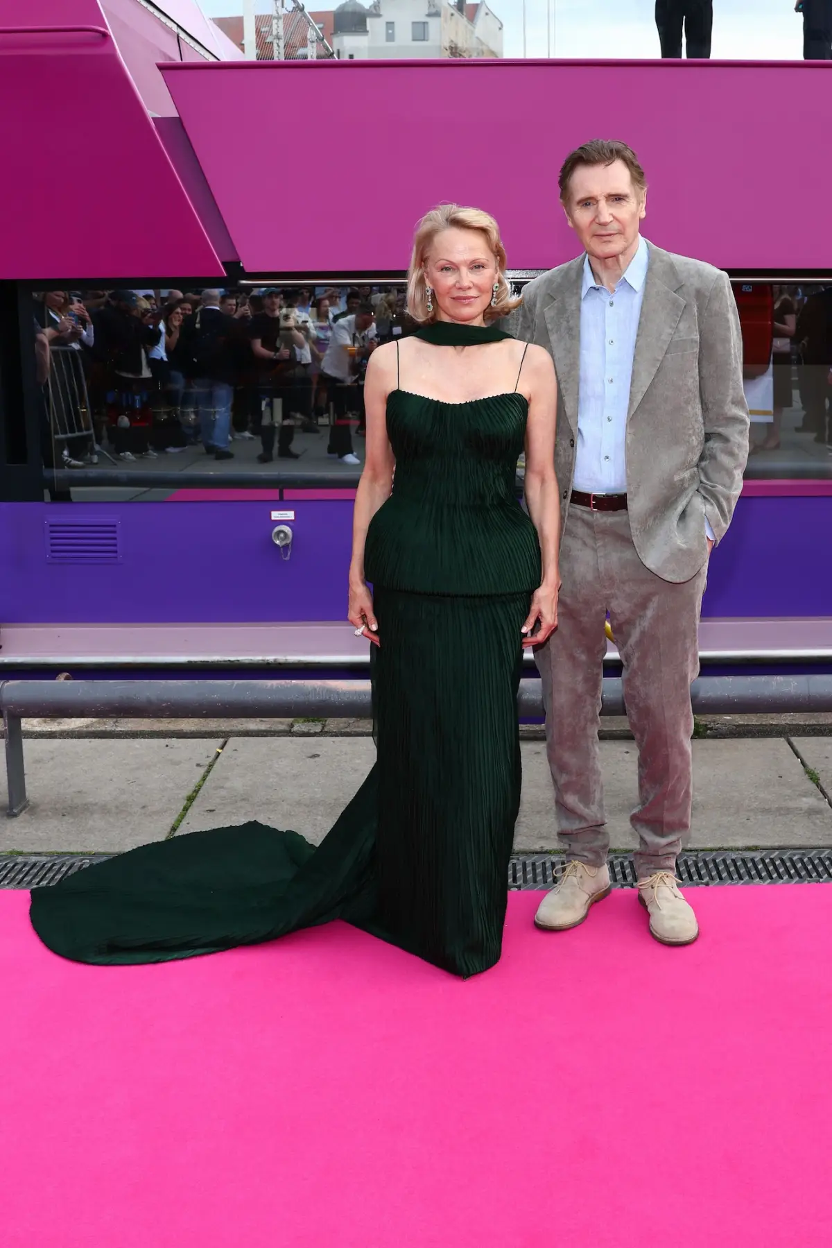 Pamela Anderson avuga ko Liam Neeson ari umwe mu nshuti ze magara