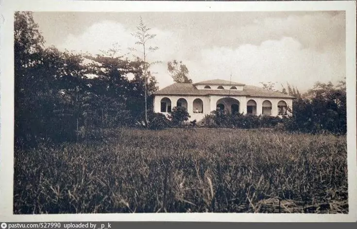 Aha niho Guverineri Harroy yakoreraga anahatuye i Bujumbura. Umwami Rudahigwa yagiye kumureba aramubura
