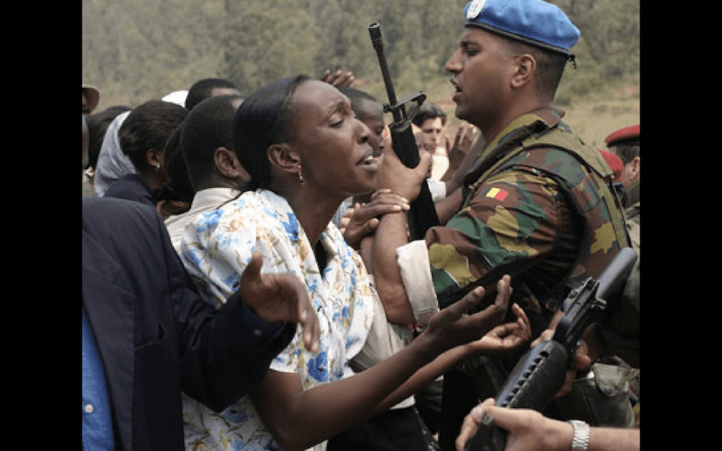 Abatutsi bari bahungiye kuri ETO Kicukiro basizwe n'ingabo za Loni mu maboko y'Interahamwee