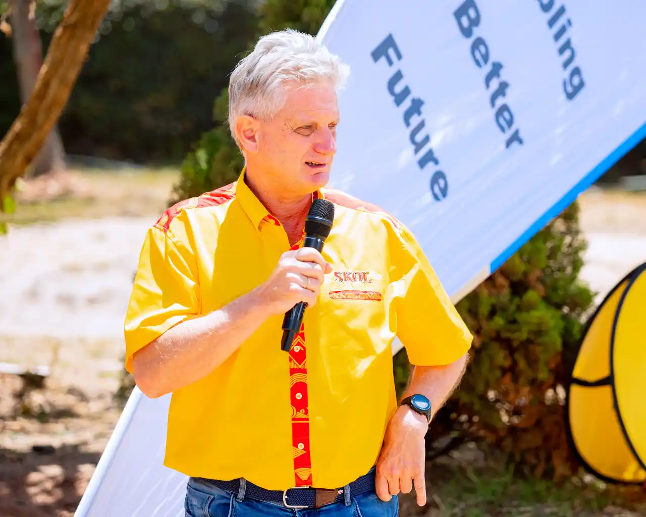 Umuyobozi Mukuru wa SKOL, Eric Gilson, yavuze ko mu bikorwa bakora byo kwita ku baturage harimo no kubafasha gutekana